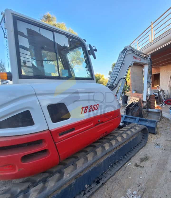 Miniexcavadora TAKEUCHI TB260 , Año fabricación 2016, Horas: 3367 H, equipada con tres cazos , Enganche Hidráulico, tres instalaciones hidráulicas