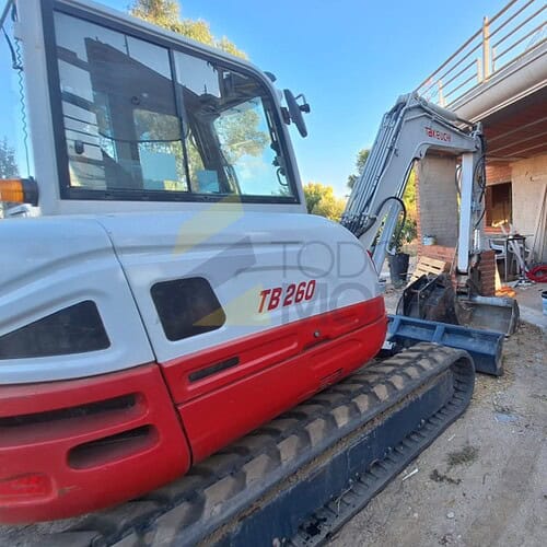 Miniexcavadora TAKEUCHI TB260 , Año fabricación 2016, Horas: 3367 H, equipada con tres cazos , Enganche Hidráulico, tres instalaciones hidráulicas