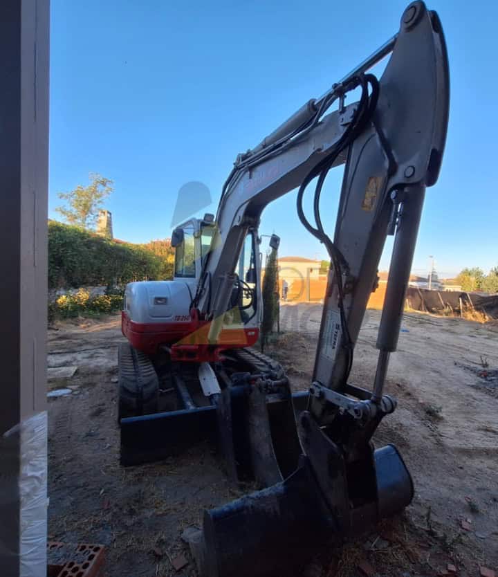 Miniexcavadora TAKEUCHI TB260 , Año fabricación 2016, Horas: 3367 H, equipada con tres cazos , Enganche Hidráulico, tres instalaciones hidráulicas