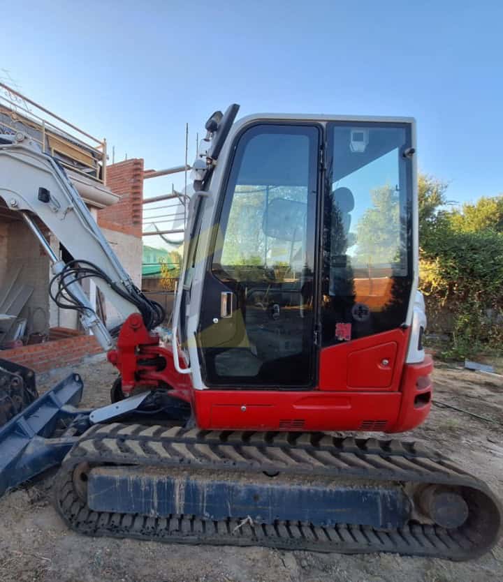 Miniexcavadora TAKEUCHI TB260 , Año fabricación 2016, Horas: 3367 H, equipada con tres cazos , Enganche Hidráulico, tres instalaciones hidráulicas