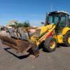 Retro Pala, Marca: NEW HOLLAND, Modelo: B 110 , Año fabricación 2003, Horas: 20.000 Aprox, equipada con dos cazos, 40 y limpieza, Horquillas portapalet, pala de almeja, brazo telescópico, mandos pilotados, matriculada. Maquinaria lista para trabajar.