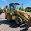 Retro Pala, Marca: NEW HOLLAND, Modelo: B 110 , Año fabricación 2003, Horas: 20.000 Aprox, equipada con dos cazos, 40 y limpieza, Horquillas portapalet, pala de almeja, brazo telescópico, mandos pilotados, matriculada. Maquinaria lista para trabajar.