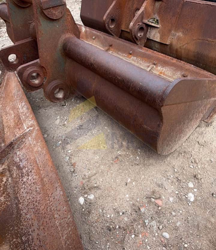 Cazo de Limpieza de 2400 mm para CATERPILLAR 322.
