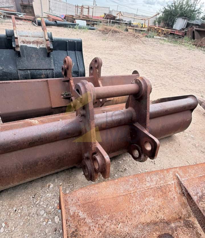 Cazo de Limpieza de 2400 mm para CATERPILLAR 322.