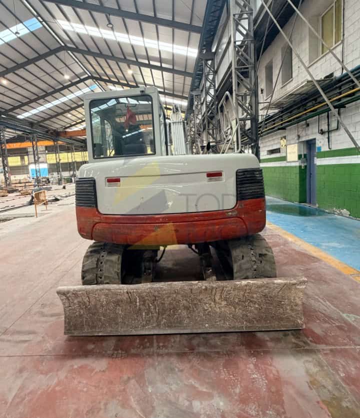 Excavadora TAKEUCHI, TB175, Año fabricación 2005, Horas: 6.000, equipada con enganche rápido hidráulico, tres instalaciones, potenciometro,cazo de 40, 80. Aire acondicionado. Maquinaria de Autónomo lista para trabajar.