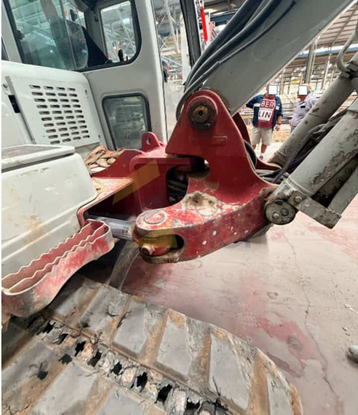 Excavadora TAKEUCHI, TB175, Año fabricación 2005, Horas: 6.000, equipada con enganche rápido hidráulico, tres instalaciones, potenciometro,cazo de 40, 80. Aire acondicionado. Maquinaria de Autónomo lista para trabajar.