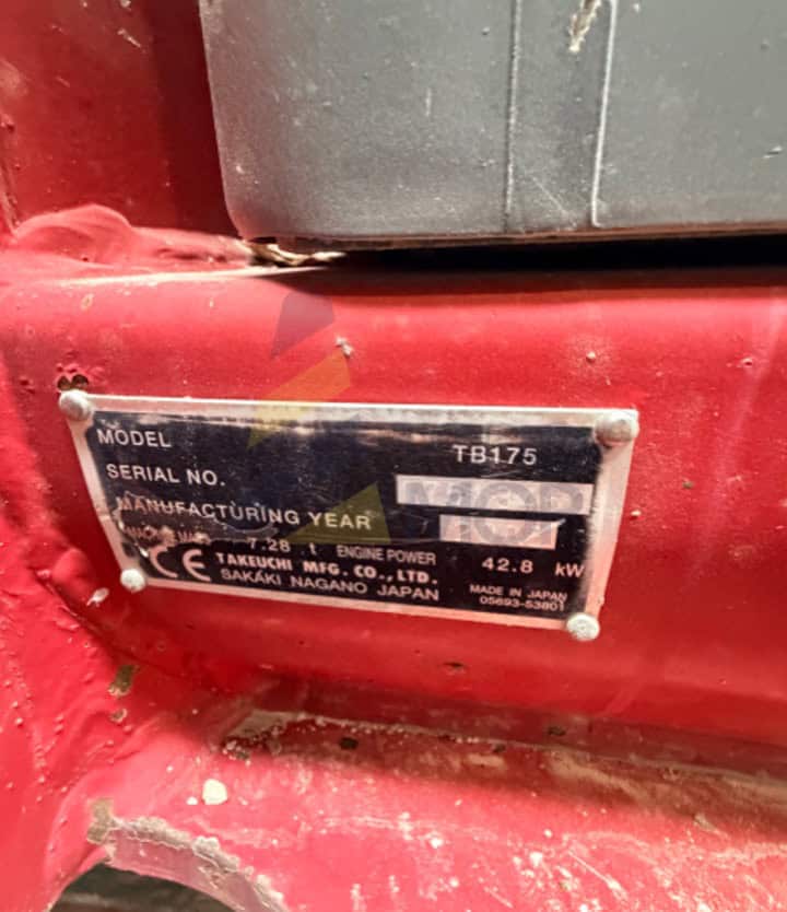 Excavadora TAKEUCHI, TB175, Año fabricación 2005, Horas: 6.000, equipada con enganche rápido hidráulico, tres instalaciones, potenciometro,cazo de 40, 80. Aire acondicionado. Maquinaria de Autónomo lista para trabajar.