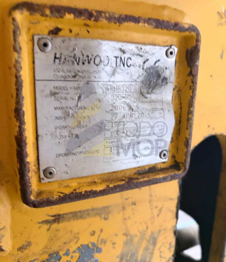 Martillo HANWOO RHB320 acoplado en CATERPILLAR 322. Peso: 1564 Kg. Peso de máquina portadora: 16 a 25 Tn. Diámetro puntero: 124-125 mm