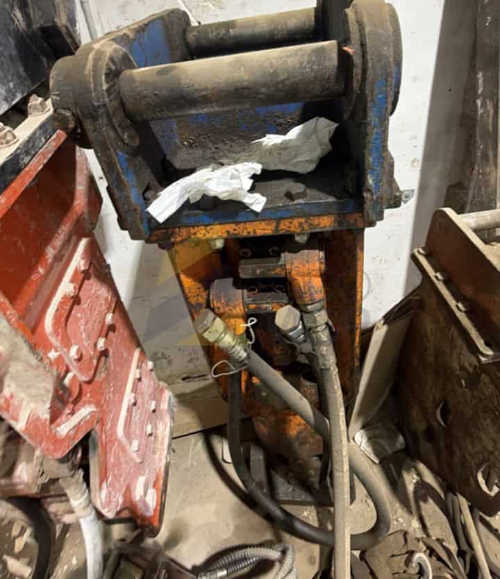 Martillo TABE MT12 con cabezal para SANSUMG e HYUNDAI. Peso operativo: 1250 Kg, Máquina portadora: 15-23 Tn, Golpes por minuto: 400-800 B