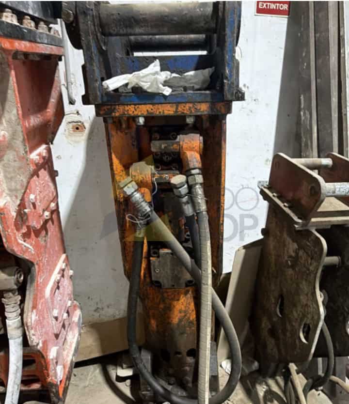 Martillo TABE MT12 con cabezal para SANSUMG e HYUNDAI. Peso operativo: 1250 Kg, Máquina portadora: 15-23 Tn, Golpes por minuto: 400-800 B