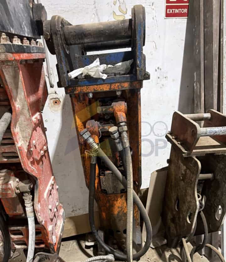 Martillo TABE MT12 con cabezal para SANSUMG e HYUNDAI. Peso operativo: 1250 Kg, Máquina portadora: 15-23 Tn, Golpes por minuto: 400-800 B
