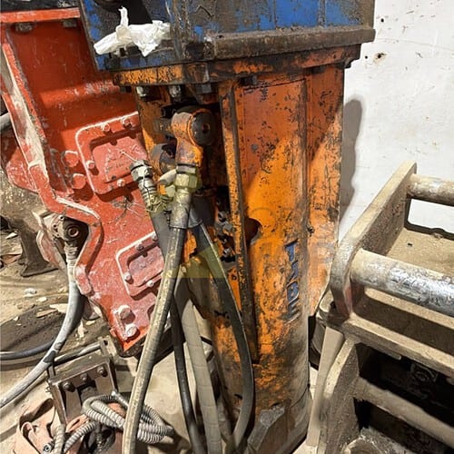 Martillo TABE MT12 con cabezal para SANSUMG e HYUNDAI. Peso operativo: 1250 Kg, Máquina portadora: 15-23 Tn, Golpes por minuto: 400-800 B