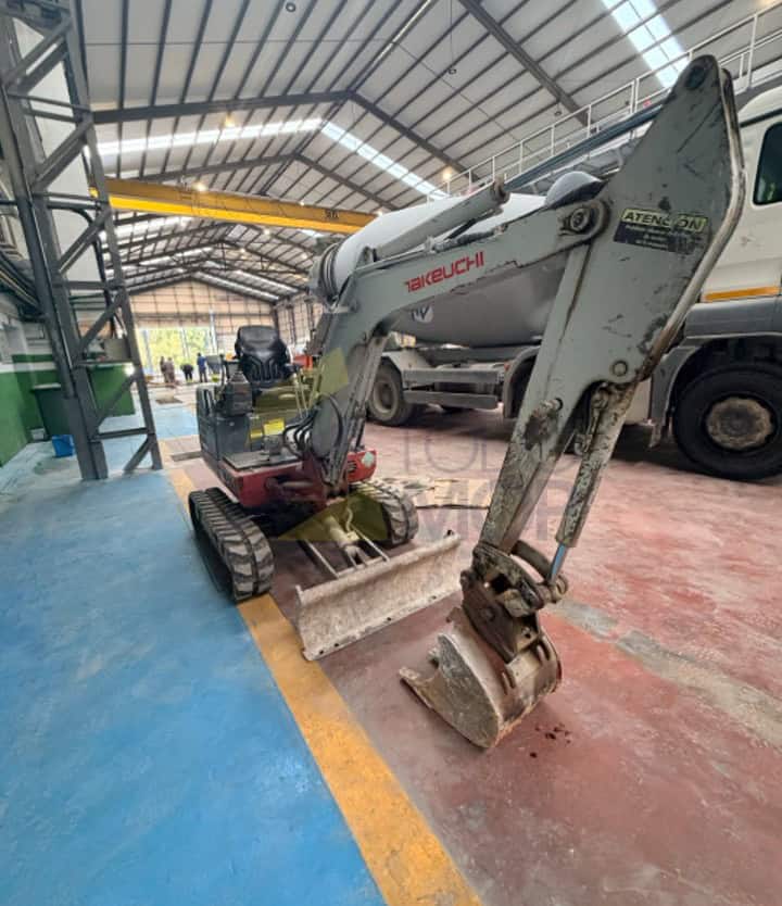 Miniexcvadora TAKEUCHI TB016 Canopy, Año fabricación 2008, Horas: 2.467 H Aprox, equipada con cazo de 40, Cazo de 50, Enganche mecánico, Instalacion hidráulicas para martillo