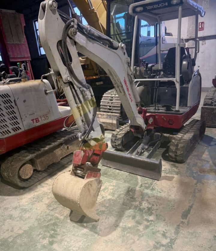 Miniexcvadora TAKEUCHI TB216 Canopy, Año fabricación 2018, 3.782 H, cazo de 40, Cazo de 60, E. Hidráulico, tres Instalaciones hidráulicas. POWERTILT .
