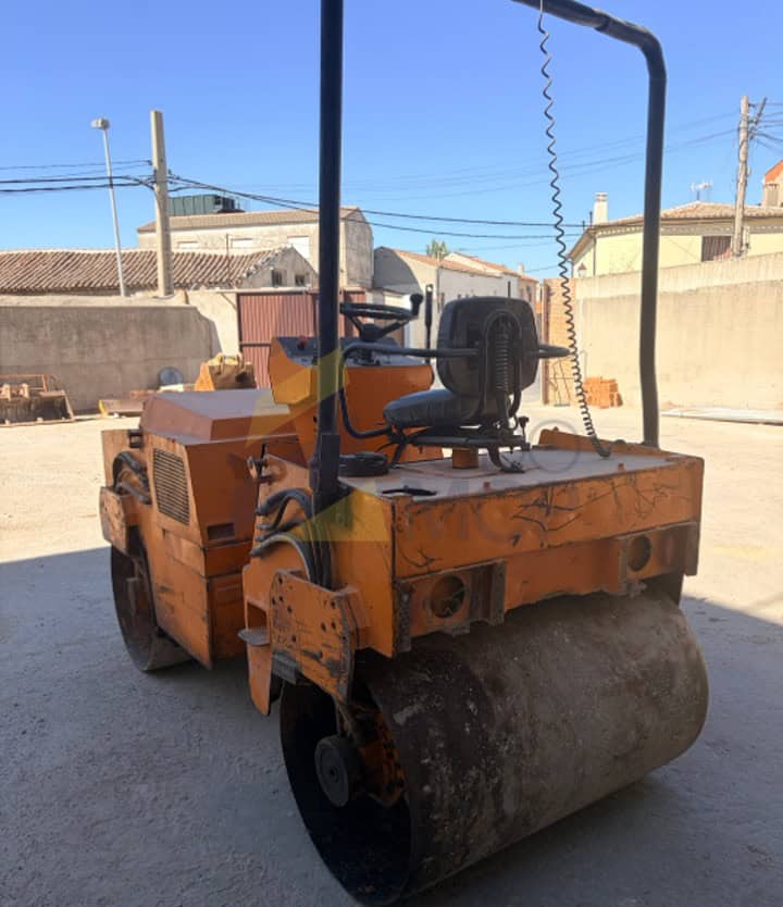 Rodillo LEBRERO, VTA 30, Año: 1989, Horas: 6.492. Peso 3000 KG, Sistema de compactación: Dobre Tandem vibrante (Doble tambor)