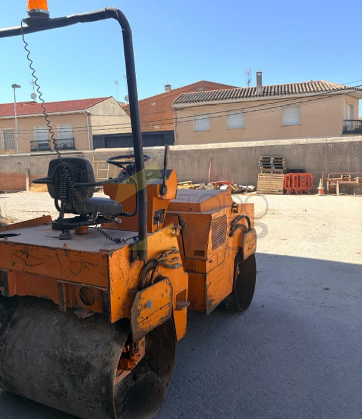 Rodillo LEBRERO, VTA 30, Año: 1989, Horas: 6.492. Peso 3000 KG, Sistema de compactación: Dobre Tandem vibrante (Doble tambor)