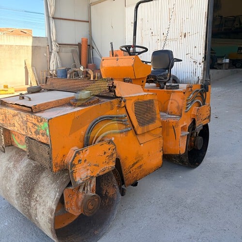 Rodillo LEBRERO, VTA 30, Año: 1989, Horas: 6.492. Peso 3000 KG, Sistema de compactación: Dobre Tandem vibrante (Doble tambor)