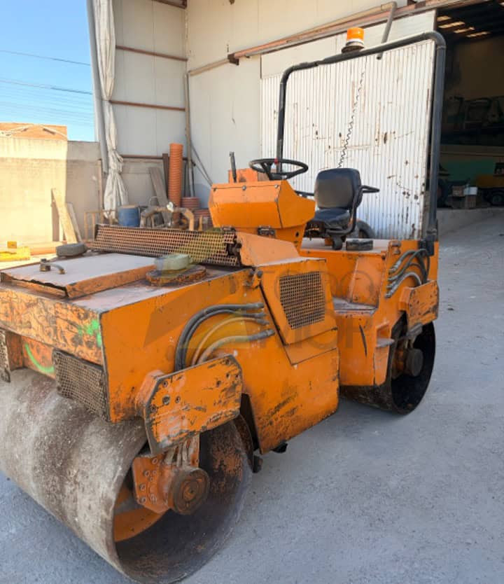 Rodillo LEBRERO, VTA 30, Año: 1989, Horas: 6.492. Peso 3000 KG, Sistema de compactación: Dobre Tandem vibrante (Doble tambor)